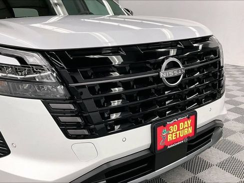 New 2026 Nissan Pathfinder Platinum w/ Lighting Package AWD/4WD image 16