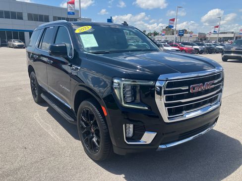 Used 2023 GMC Yukon SLT w/ SLT Premium Package AWD/4WD image 1