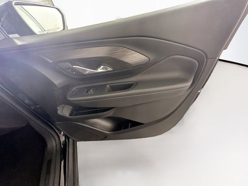 Used 2024 GMC Terrain SLE image 31