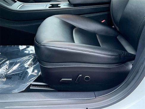 Used 2023 Tesla Model 3 Standard Range image 18