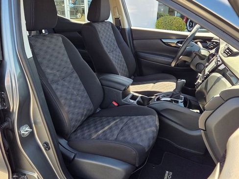 Used 2018 Nissan Rogue Sport SV w/ SV Technology Package image 17