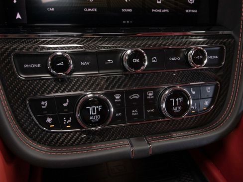 Used 2022 Bentley Bentayga image 32