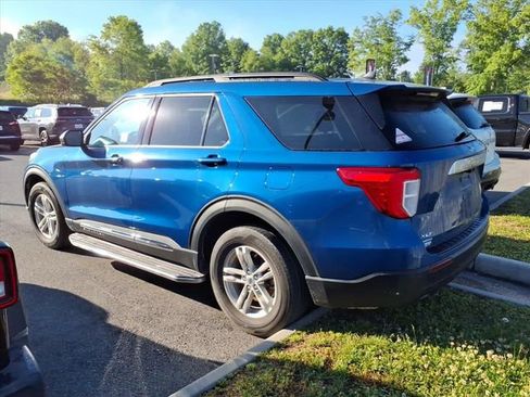 Used 2023 Ford Explorer XLT AWD/4WD image 9