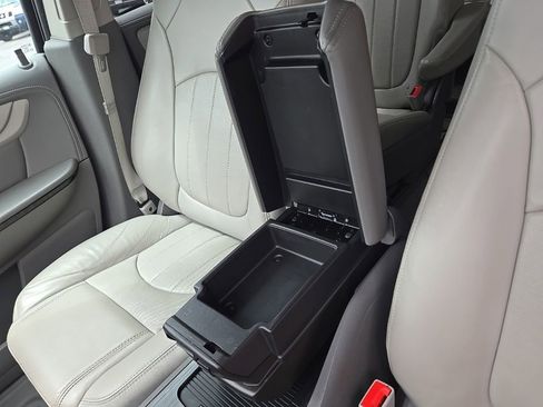 Used 2016 Chevrolet Traverse LTZ AWD/4WD image 29