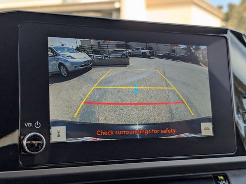 Used 2025 Toyota Camry SE FWD image 6