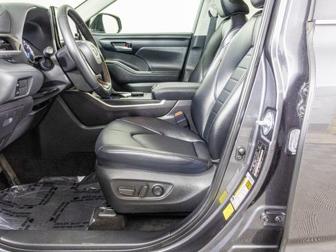 Used 2023 Toyota Highlander XLE image 22