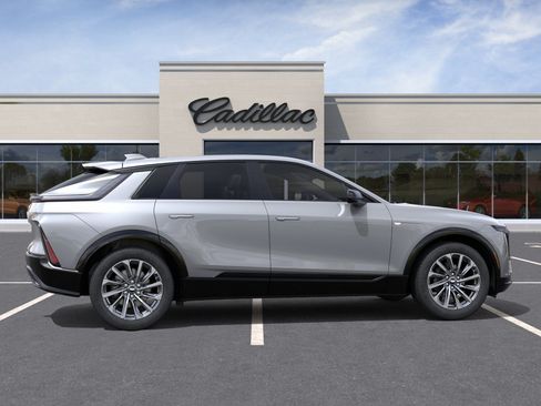 New 2027 Cadillac Lyriq Sport w/ LPO, Floor Liner Package AWD/4WD image 5
