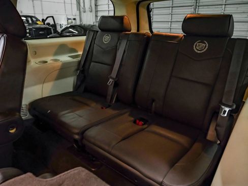 Used 2014 Cadillac Escalade ESV Platinum RWD image 32