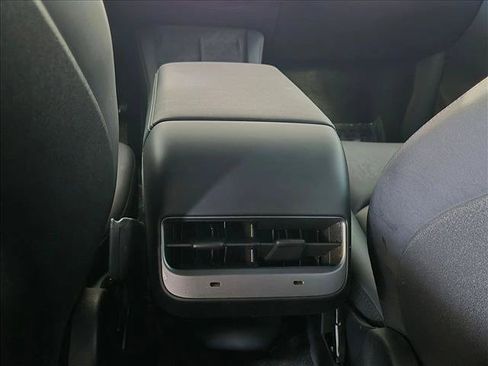 Used 2023 Tesla Model Y Long Range AWD/4WD image 18