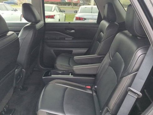 Used 2025 Nissan Pathfinder SL w/ SL Premium Package FWD image 13