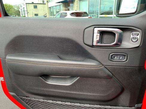 Used 2025 Jeep Wrangler Sahara image 20