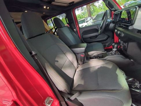 Used 2024 Jeep Wrangler Unlimited AWD/4WD image 27