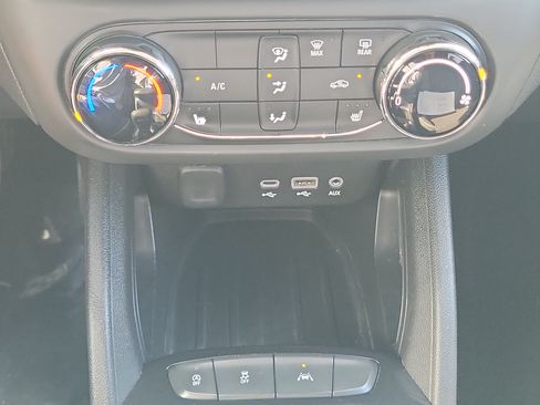 Used 2021 Chevrolet TrailBlazer LT FWD image 25