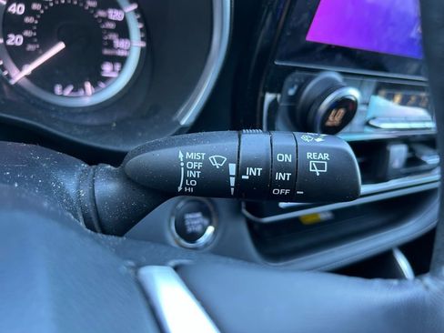 Used 2023 Toyota Highlander XLE image 22