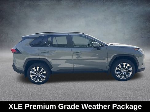 Used 2021 Toyota RAV4 XLE Premium image 6