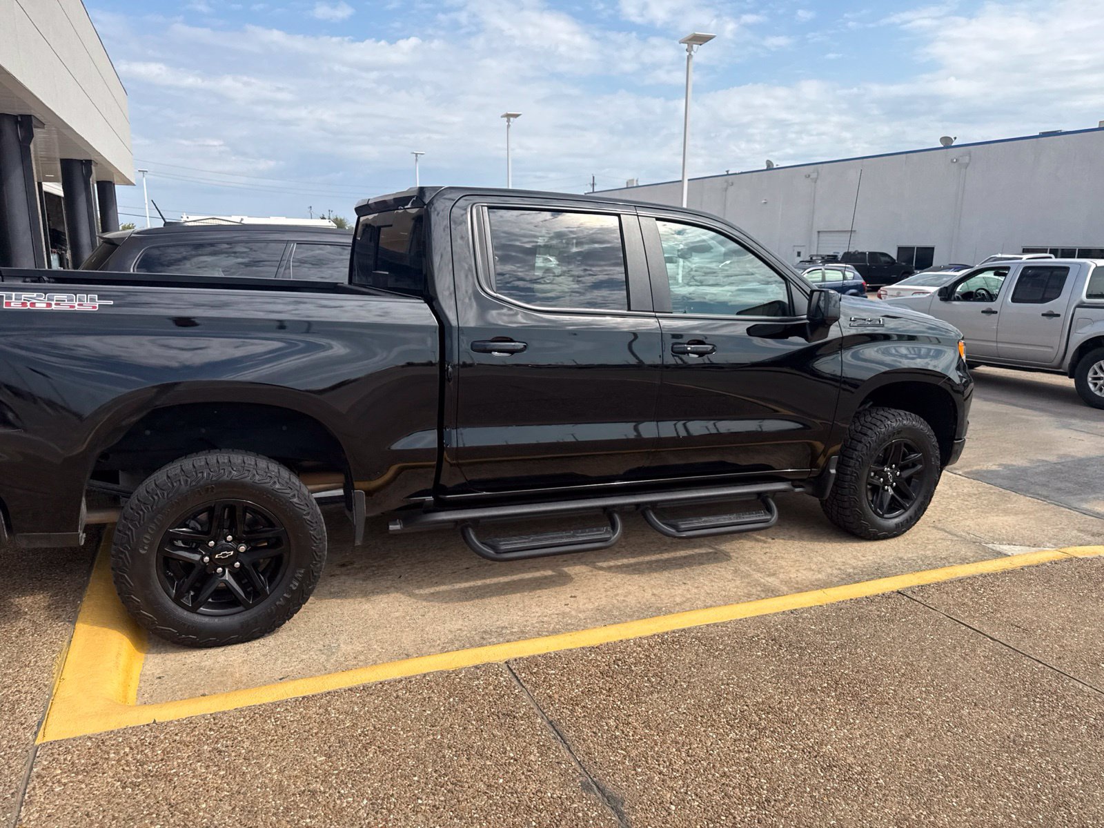 Used 2024 Chevrolet Silverado 1500 LT Trail Boss w/ LT Trail Boss Premium Package AWD/4WD image 18