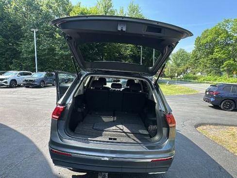 Used 2018 Volkswagen Tiguan SE w/ 3rd Row Seat Package AWD/4WD image 36