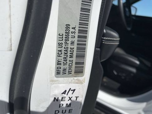Used 2023 Jeep Grand Cherokee L Laredo AWD/4WD image 33
