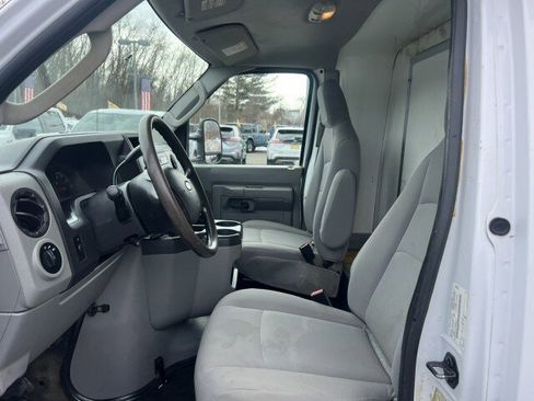 Used 2015 Ford E-350 and Econoline 350 Super Duty image 12