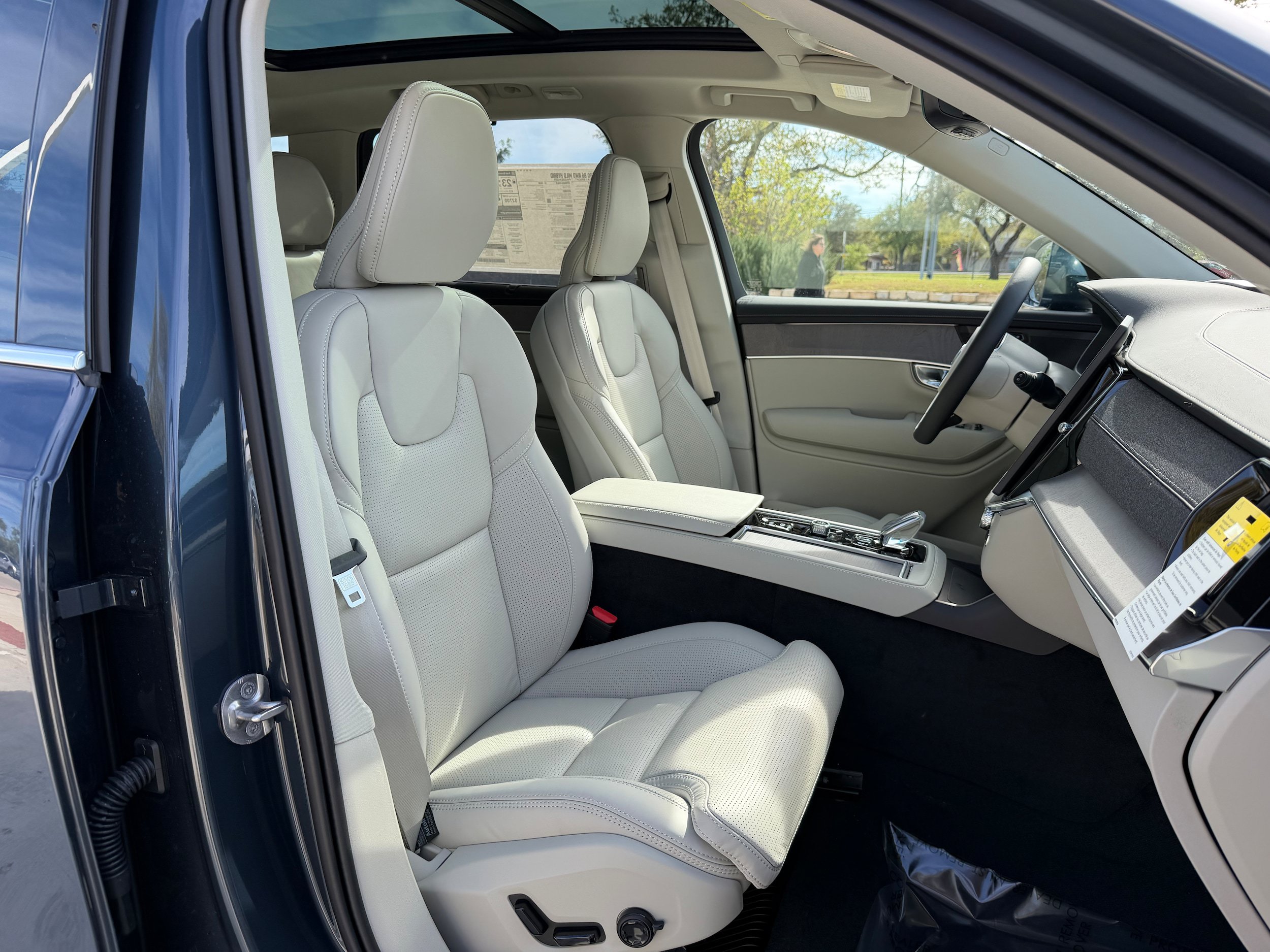 New 2026 Volvo XC90 B6 Ultra w/ Protection Package AWD/4WD image 8