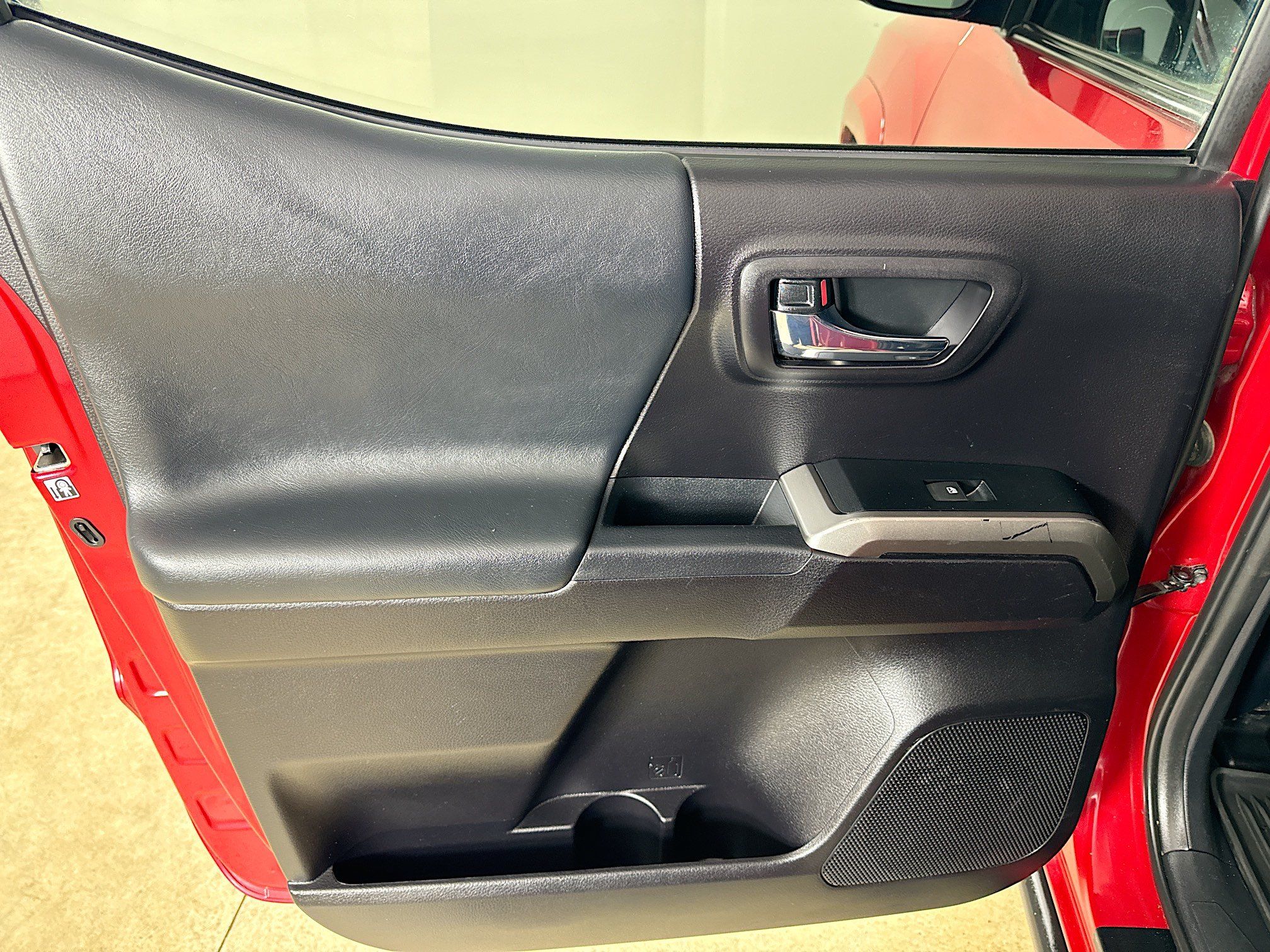 Used 2019 Toyota Tacoma Limited AWD/4WD image 21