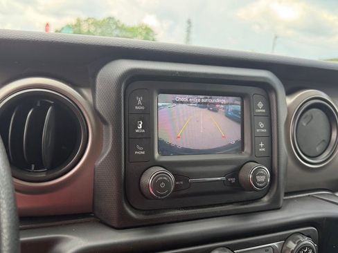 Used 2020 Jeep Wrangler Sport AWD/4WD image 23