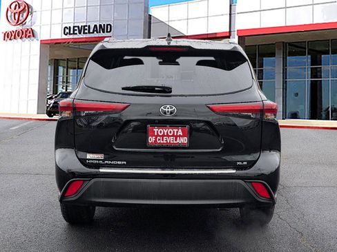 Used 2023 Toyota Highlander XLE image 6