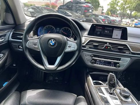 Used 2018 BMW 740i RWD image 39