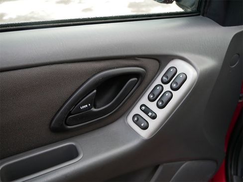 Used 2003 Ford Escape XLT image 15