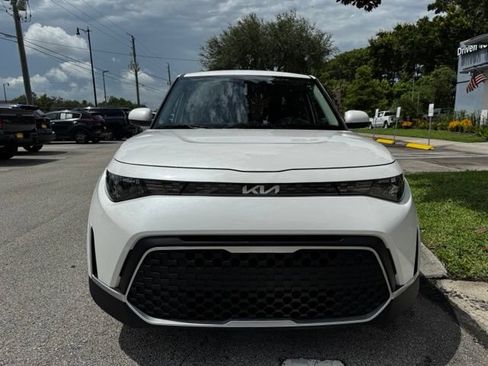 Used 2025 Kia Soul LX w/ LX Technology Package FWD image 3