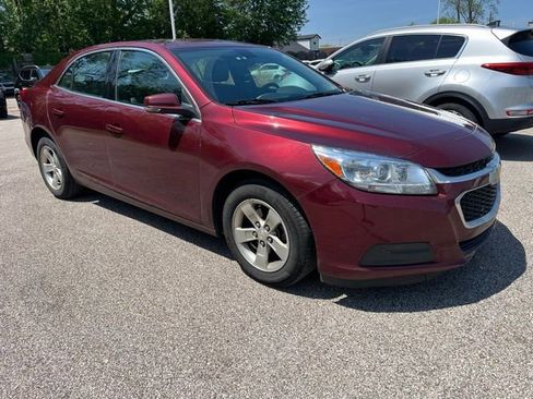 Used 2016 Chevrolet Malibu LT FWD image 2