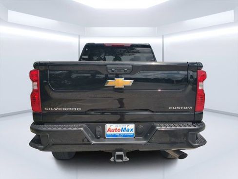 Used 2025 Chevrolet Silverado 2500 Custom w/ Custom Value Package AWD/4WD image 4