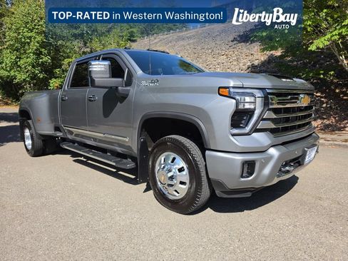 Used 2024 Chevrolet Silverado 3500 High Country w/ Technology Package AWD/4WD image 3