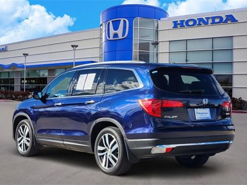 Certified 2018 Honda Pilot Touring image 4