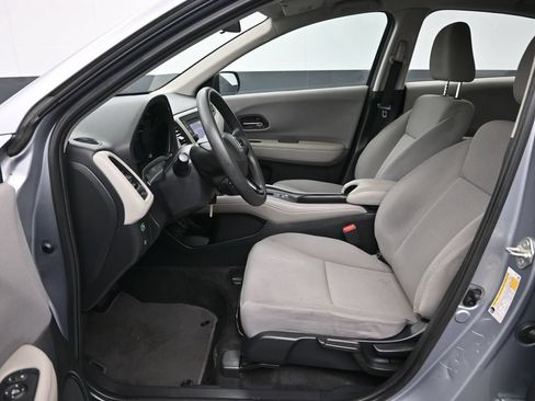Used 2018 Honda HR-V LX image 11