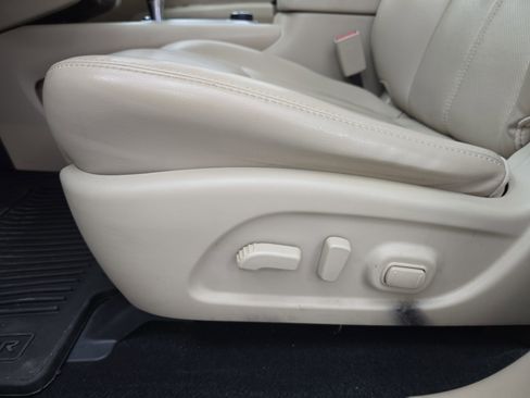 Used 2020 Nissan Pathfinder Platinum image 31