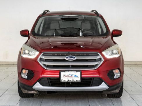 Used 2017 Ford Escape SE w/ Equipment Group 201A AWD/4WD image 3