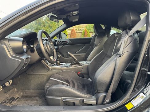 Used 2024 Toyota GR86 Premium image 11