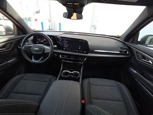 Used 2025 Chevrolet Traverse LT w/ Driver Confidence Package FWD image 10