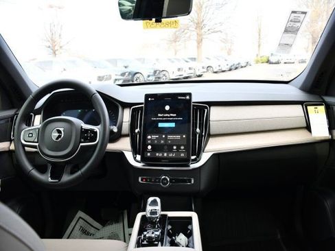 New 2026 Volvo XC90 B6 Plus w/ Protection Package Premier AWD/4WD image 18