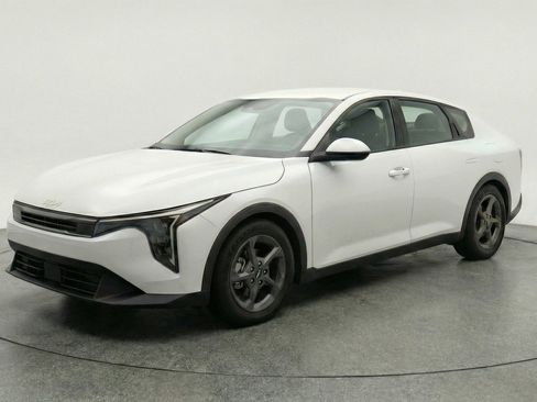 Used 2025 Kia K4 FWD image 3