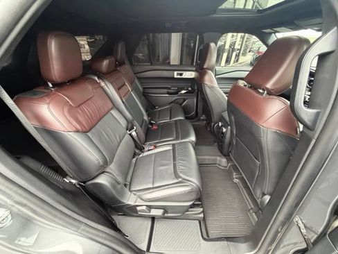 Used 2021 Ford Explorer Platinum w/ Equipment Group 601A AWD/4WD image 24