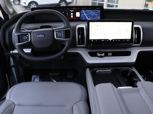 Used 2025 Ford Expedition Active AWD/4WD image 18