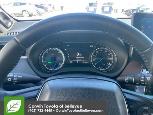 Used 2021 Toyota Venza Limited image 9