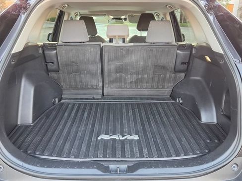 Used 2022 Toyota RAV4 XLE w/ Convenience Package AWD/4WD image 15