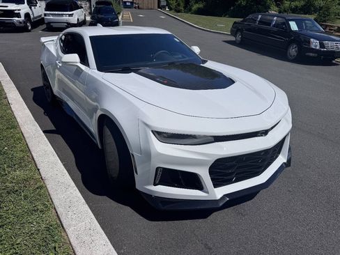Used 2018 Chevrolet Camaro ZL1 RWD image 7