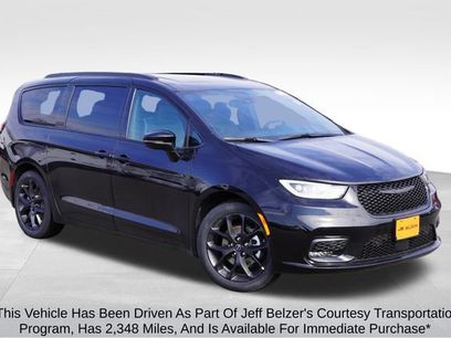 New 2026 Chrysler Pacifica Limited w/ S Appearance Package