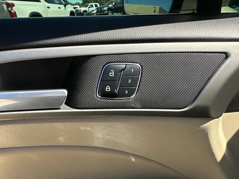 Used 2015 Ford Fusion Energi SE FWD image 28