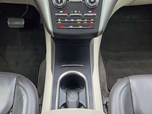 Used 2017 Lincoln MKC Select w/ Select Plus Package FWD image 19