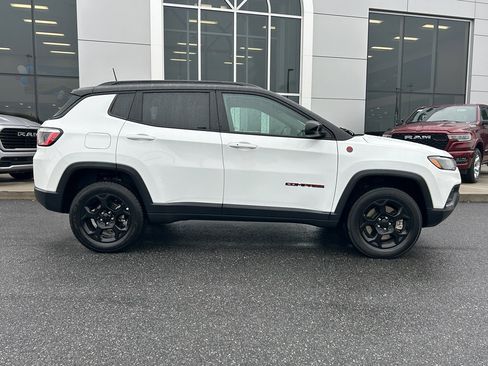 Used 2024 Jeep Compass Trailhawk image 2